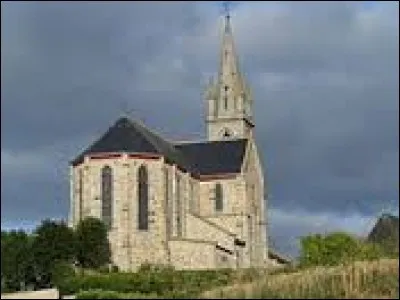 Voici l'église Saint-Pierre-et-Saint-Paul de Plouvara. Commune Costarmoricaine, elle se trouve en région ...