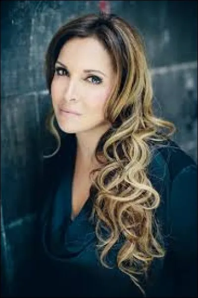 Complétez le titre de cette chanson d'Hélène Ségara : "L'amour est...