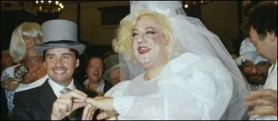 Cet imitateur, chanteur, humoriste et animateur de radio français, né le 2 avril 1952 à Paris et mort le 13 novembre 1986 à Boulogne-Billancourt, crée à l'âge de 17 ans un groupe de musiciens avec des copains et fait quelques scènes dans les Haut-de-Seine et les alentours ; il s'agit de...