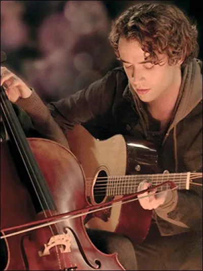 Comment s'appelle sa soeur a&icirc;n&eacute;e ?