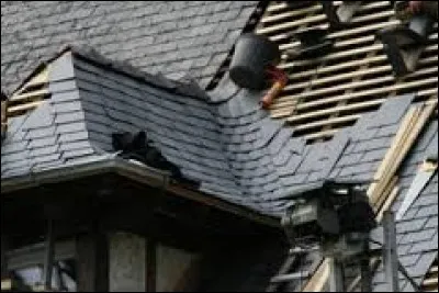 Pour transformer la "roue" en angle rentrant formé par deux pans d'une toiture, quelle lettre faut-il choisir ?
