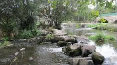 Nous avons traversé par le ____.