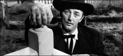 Quel acteur américain tient le rôle principal, du révérend Powell dans "la nuit du chasseur", film de Charles Laughton réalisé en 1955 ?