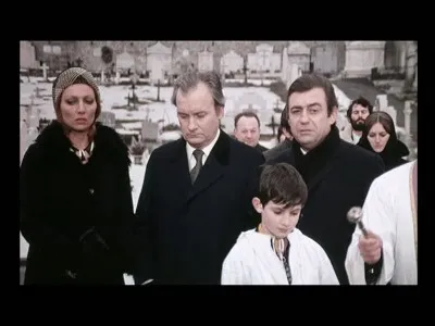 "Juste avant la nuit" est un film français de 1971, réunissant Michel Bouquet, François Périer et Stéphane Audran. Qui en est le réalisateur ?