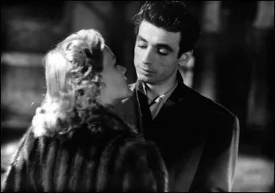 "Les portes de la nuit" est un film de 1946 réunissant Pierre Brasseur, Yves Montand et Serge Reggiani. Qui en est le réalisateur ?