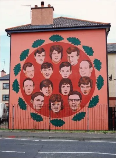 Quel groupe a chanté un ''Bloody Sunday'' qui est survenu le 30 janvier 1972 à Derry dans la province d'Ulster ?