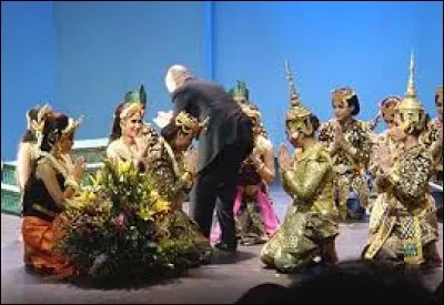 En quelle année ces histoires ont-elles été adaptées par Ynav Bosseba ?