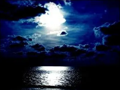 Quel astre peut-on souvent distinguer, la nuit ?