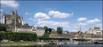 Dans quel département trouve-t-on la ville de Nuits ?