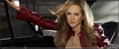 Quelle actrice est l'héroïne de « Saving Grace », un inspecteur de police, qu'un ange gardien appelé Earl doit détourner de ses tendances auto-destructrices ?