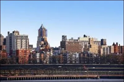 La ville de New York est décomposé en cinq quartiers : Manhattan, Brooklyn, Queens, Staten Island et...