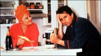 Jacques Belin est animateur de jeux télévisés, il attend sa fiancée dans un bar de la gare de l'Est, mais elle n'arrive pas, à cet instant, Fred, une inconnue, entre dans le bar. Comme ils n'ont rien à faire mieux, ils entament la conversation !