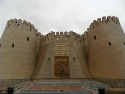 Khodjent (Хуҷанд) est une ville du...