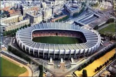 A quel club de football appartient ce stade nommé "Parc des Princes" ?