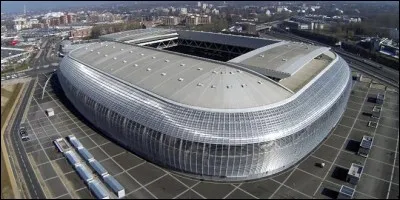 A quel club de football appartient ce stade nommé "Pierre Mauroy" ?