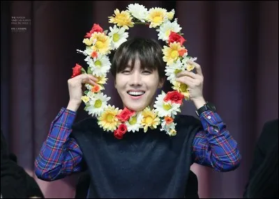 Avant les débuts des Bangtanboys, avec qui J-Hope aimait-il pratiquer la danse ?