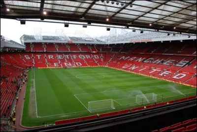 Et pour conclure, quel club anglais joue au célèbre "Old Trafford" ?