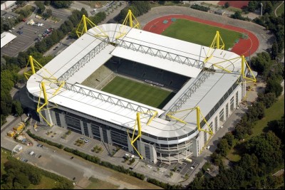 Quel club allemand joue au "Westfalenstadion" ?