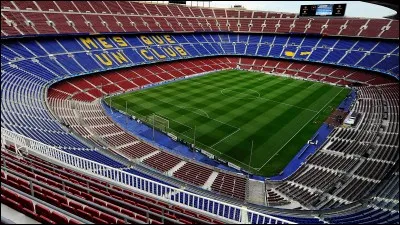 Quel club espagnol joue au "Camp Nou" ?
