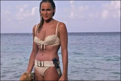 Dans quel film sorti en 1962 peut-on voir Ursula Andress dans son fameux bikini blanc ?