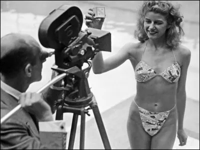 A sa sortie, dans quoi &eacute;tait vendu le bikini ?