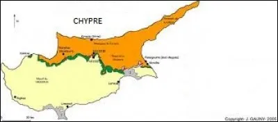 La langue grecque est officielle en Grèce, l'est-elle aussi à Chypre ?