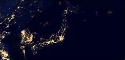 Quel archipel asiatique peut-on reconnaître sur ce cliché de nuit ?