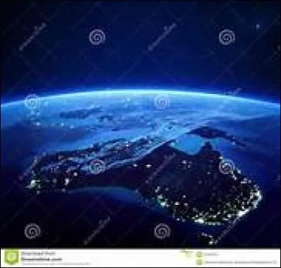 Quel grande île peut-on reconnaître sur ce cliché de nuit ?