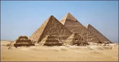 Combien de pyramides reste-t-il en Égypte actuellement ? (décembre 2016)