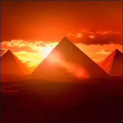 Parmi les pyramides ci-dessous, laquelle est la plus grande ?