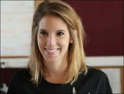 De qui Barbara se rapproche-t-elle de plus en plus ?