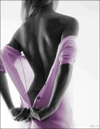 Qui chantait "Les hospitalières, les dociles, vous les appelez les filles faciles, celles qui ne marchandent pas leur corps, ni par des mots ni par de l'or" ?