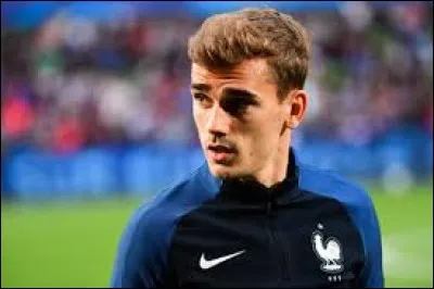 Il a eu sa première sélection en équipe de France lors du match :