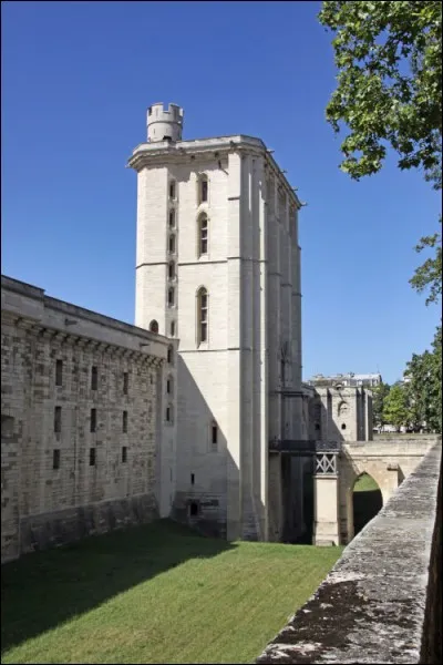 Les temps changent et Vincennes est vou&eacute; &agrave; une autre fonction par Napol&eacute;on 1er. Que fait-il ?