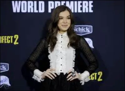 Comment les Bellas appellent-elles la nouvelle venue ?