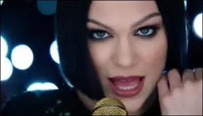 Quelle chanson est reprise par Jessie J de "Pitch Perfect 2" ?