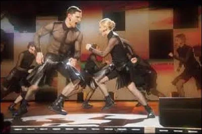 Comment s'appelle le groupe qui remplace les Bellas ?