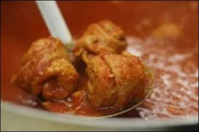 Quel animal prête ses pattes au plat nommé "pieds paquets" ?