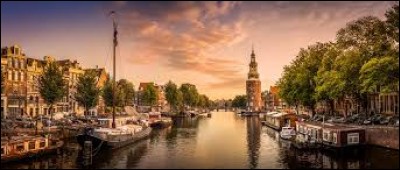 Bonjour, nous sommes les Pays-Bas et nous avons deux enfants, Amsterhom et Amsterdam, lequel est notre capitale ?