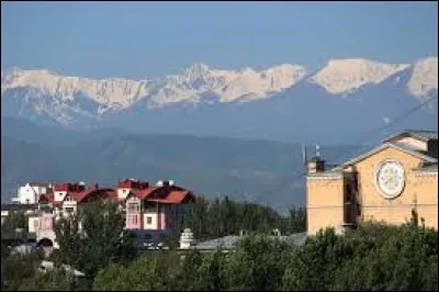 Bonjour, je suis le Kirghizistan et j'ai perdu ma capitale, son prénom ressemble à une viande.