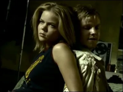 Quel groupe, accompagné de Sita, chante "Le Chemin", en 2003 ?