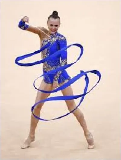 Quelle est la nationalité de cette gymnaste ?