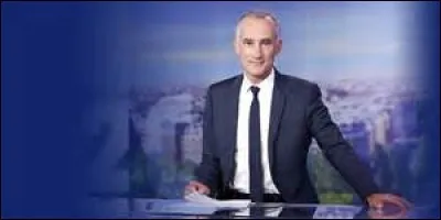 Vous êtes en ville. A la télé, à la radio un message passe en boucle : "une maladie hautement dangereuse et transmissible se propage, veuillez rester chez vous". Que faite-vous ?