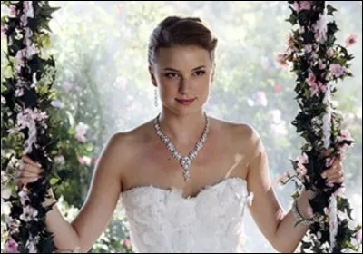 Avec qui Emily se marie-t-elle à la fin ?