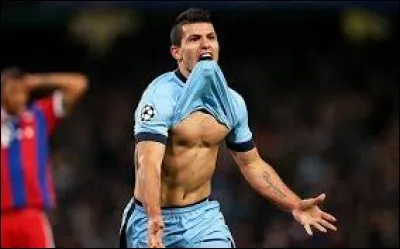 Dans quel club de foot Sergio Agüero évolue-t-il sous le numéro 10 actuellement ?