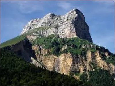 A quelle chaîne de montagnes appartient le sommet appelé "dent de Crolles" ?