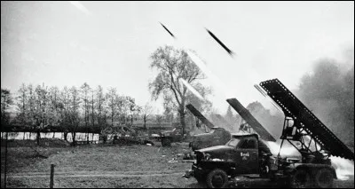 Durant la Seconde Guerre mondiale, les Alliés ont combattu aux côtés des nazis pendant une bataille.