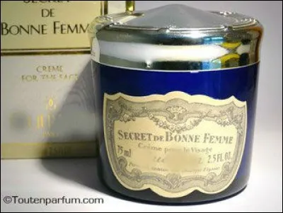 Je déniche une très ancienne crème de nuit créée dans les années 40 ! Le nom de son créateur est effacé, à cause de l'usure, mais je crois deviner, sous les lettres dorées, que c'est le grand parfumeur auquel on doit "La petite robe noire" :