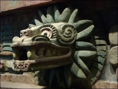 Quel est ce dieu aztèque ou maya, aussi nommé le serpent à plumes ?