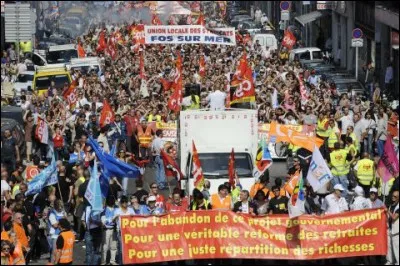 Il, y avait des centaines de milliers de manifestants dans toute le France contre le "Plan Juppé". C'était en décembre, mais de quelle année ?